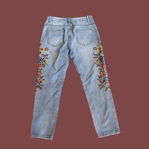 SOLD Straight Leg Embroidered Jeans Blu Pepper Size Large